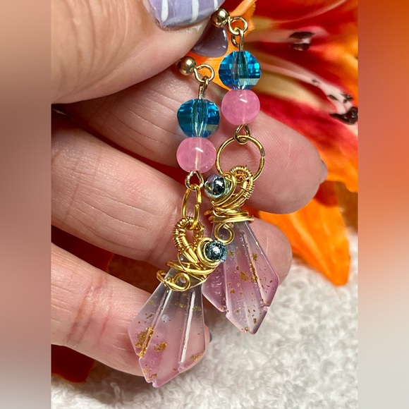 🌸Pink/blue with glitter- sea shells/carved stones copper earrings-artisan NEW - Picture 8 of 9